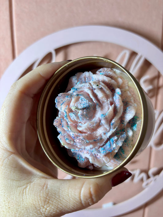 🕊️ Fresh Linen Flower Candle – 8oz Tin