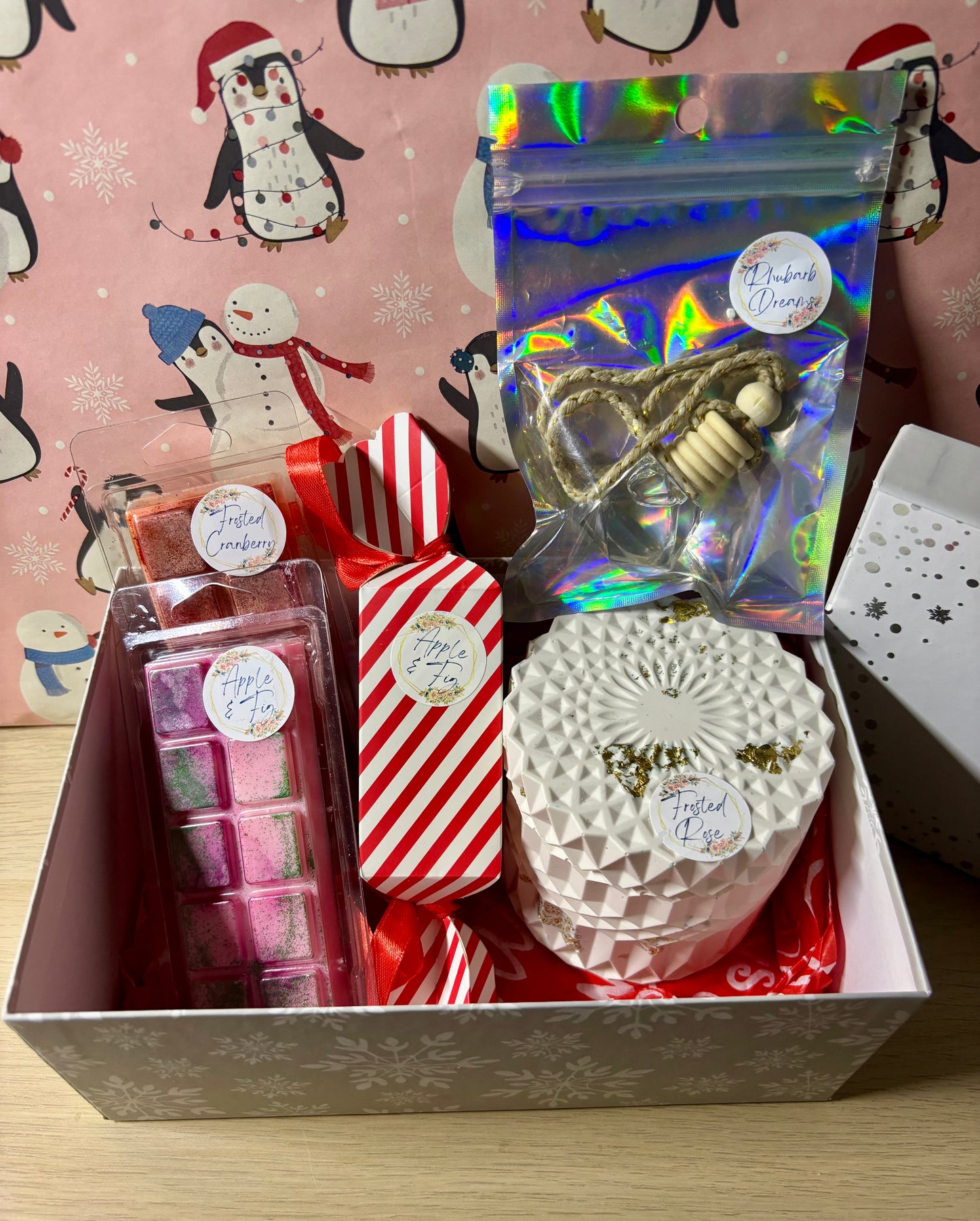 ❄️ White & Silver Christmas Gift Box – Luxury Handmade Candle & Wax Melt Gift Set