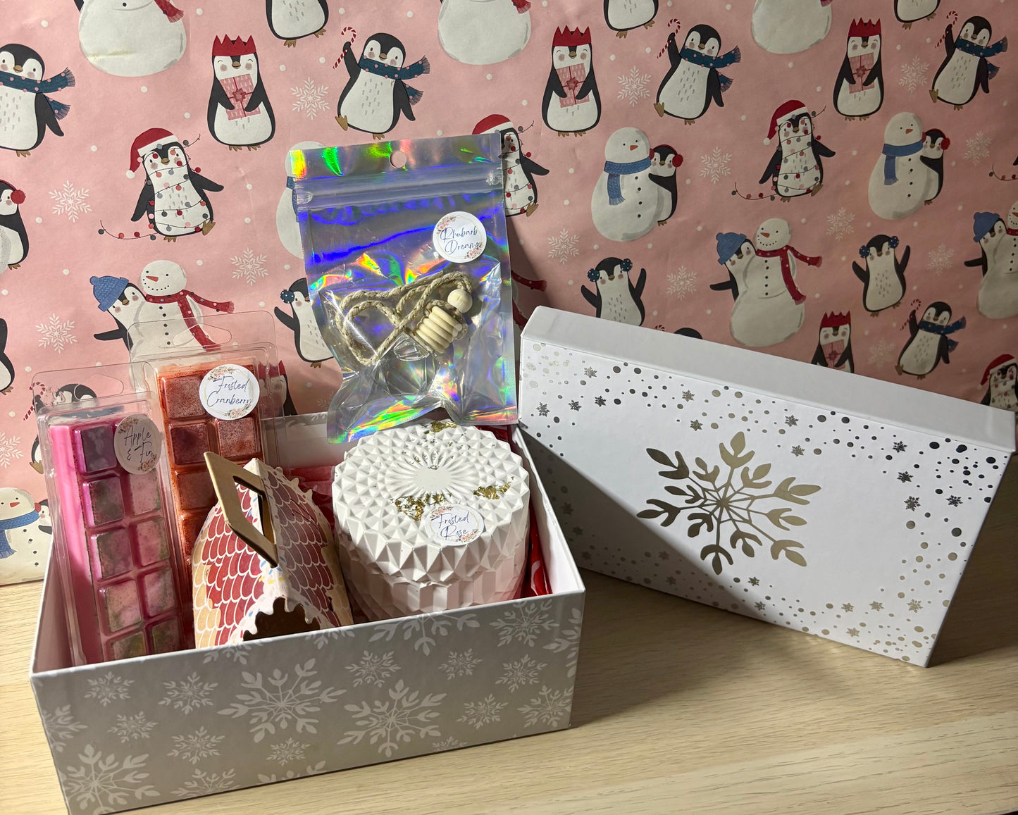 ❄️ White & Silver Christmas Gift Box – Luxury Handmade Candle & Wax Melt Gift Set