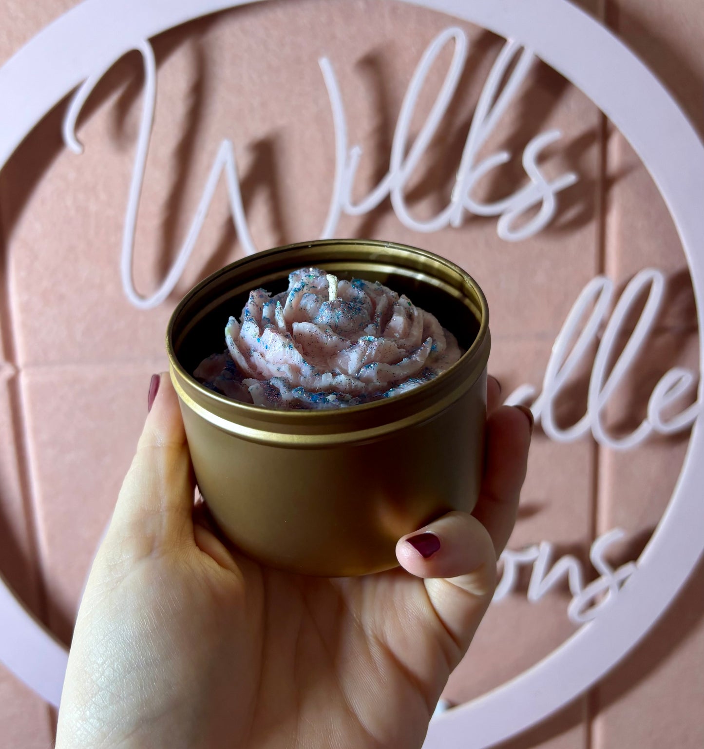 🕊️ Fresh Linen Flower Candle – 8oz Tin