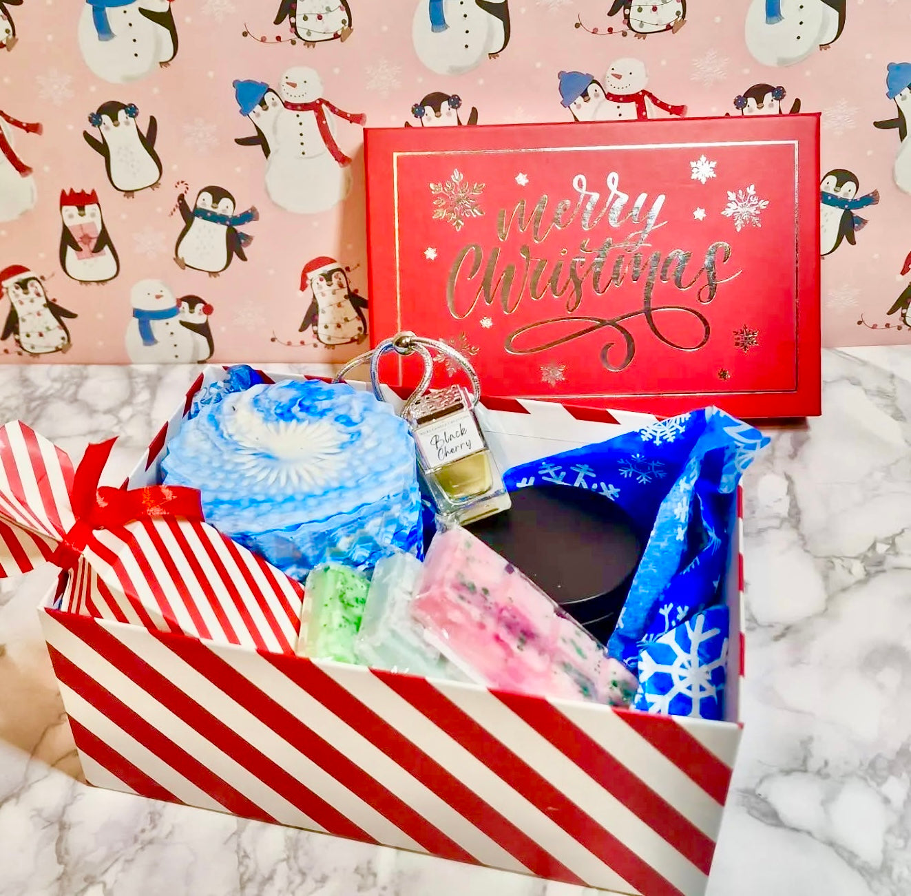 🎄 Red & White Christmas Gift Box – Handmade Candle & Wax Melt Gift Set